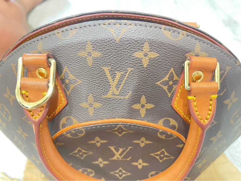 LV經典貝殼包-12