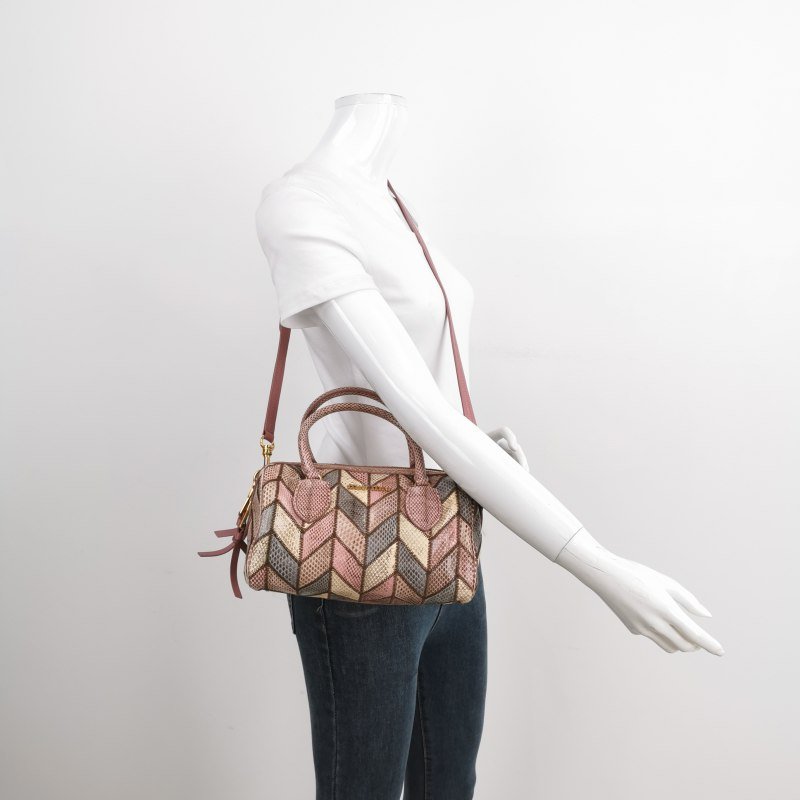 Miu Miu 羊皮 蛇皮 拼色 菱格 絎縫 字母 logo 波士頓包 斜背包 單肩包-1