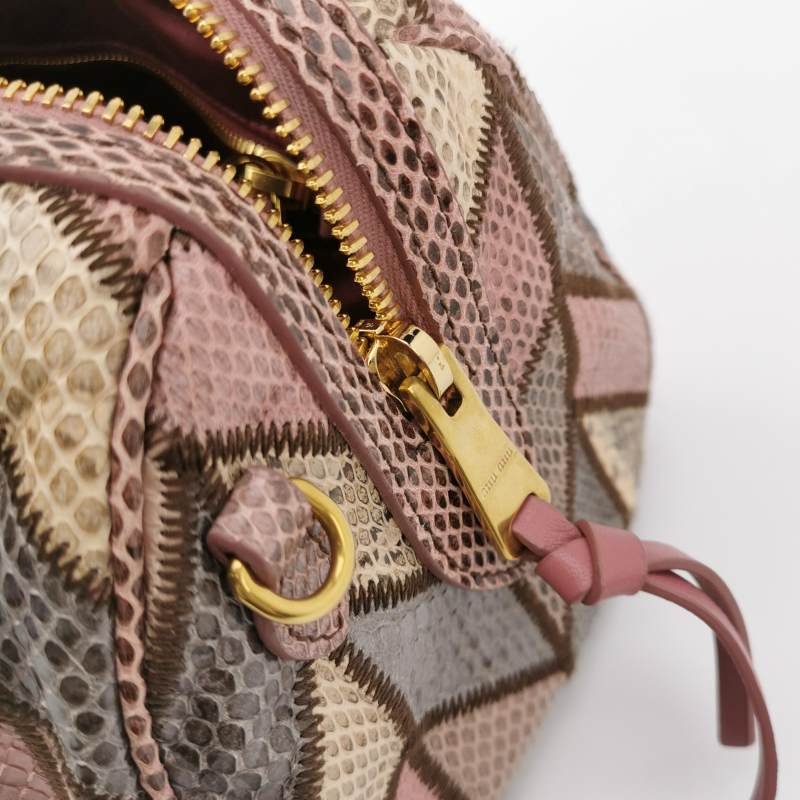 Miu Miu 羊皮 蛇皮 拼色 菱格 絎縫 字母 logo 波士頓包 斜背包 單肩包-6