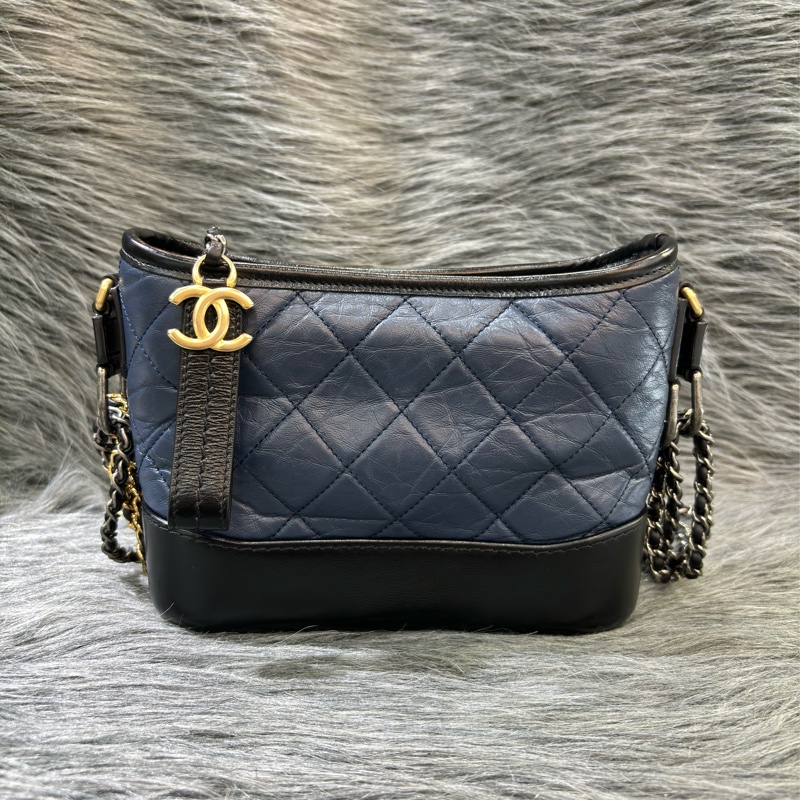 CHANEL A91810 gabrielle HOBO 20公分 缺貨款 黑色 藍色 雙色 撞色 流浪包 斜背包 肩背包 側背包-0