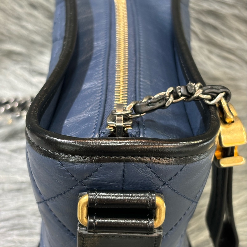 CHANEL A91810 gabrielle HOBO 20公分 缺貨款 黑色 藍色 雙色 撞色 流浪包 斜背包 肩背包 側背包-1