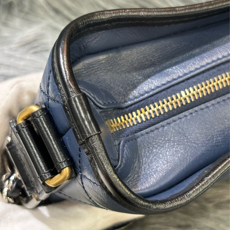 CHANEL A91810 gabrielle HOBO 20公分 缺貨款 黑色 藍色 雙色 撞色 流浪包 斜背包 肩背包 側背包-7