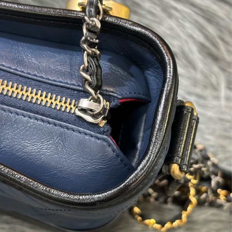 CHANEL A91810 gabrielle HOBO 20公分 缺貨款 黑色 藍色 雙色 撞色 流浪包 斜背包 肩背包 側背包-8