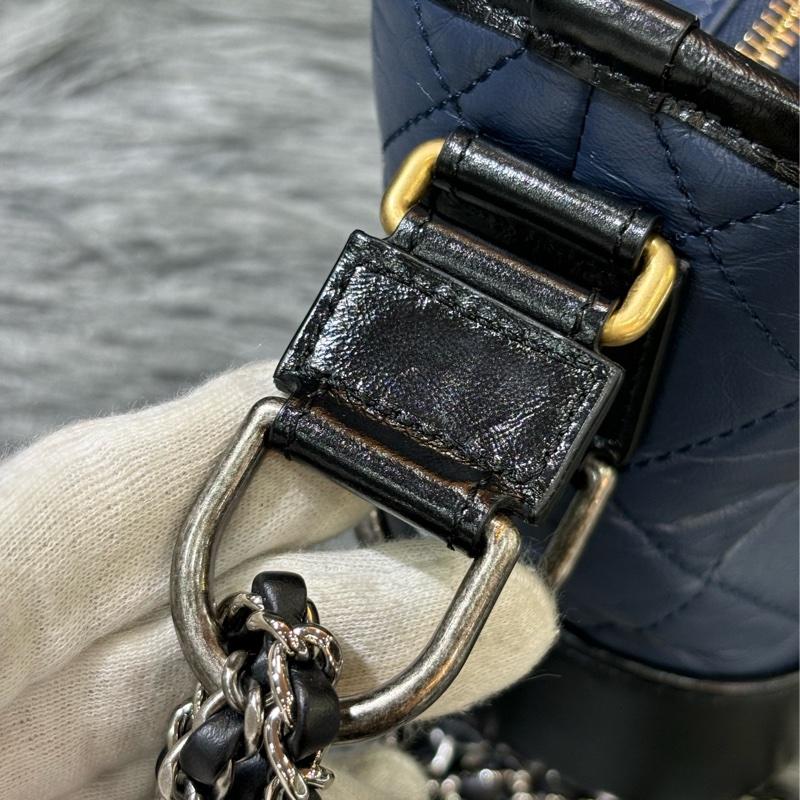 CHANEL A91810 gabrielle HOBO 20公分 缺貨款 黑色 藍色 雙色 撞色 流浪包 斜背包 肩背包 側背包-9