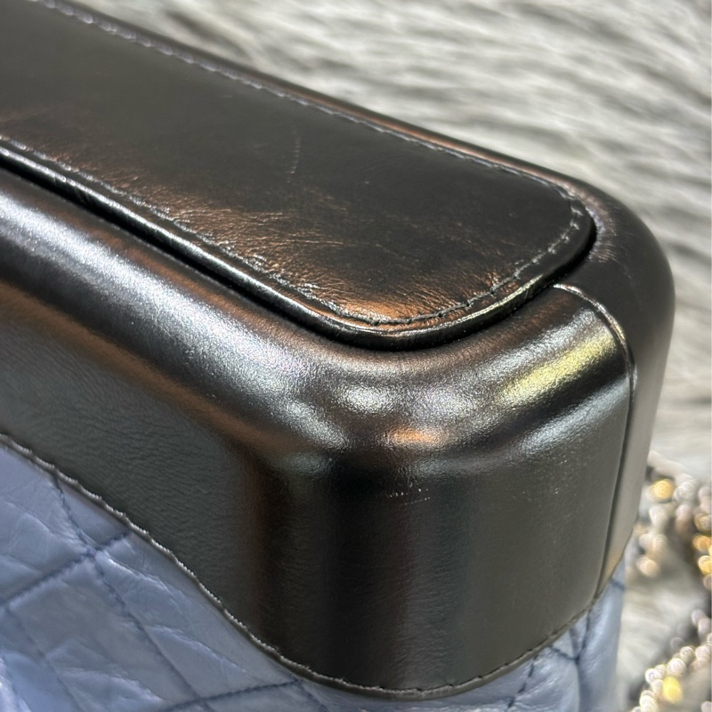 CHANEL A91810 gabrielle HOBO 20公分 缺貨款 黑色 藍色 雙色 撞色 流浪包 斜背包 肩背包 側背包-15