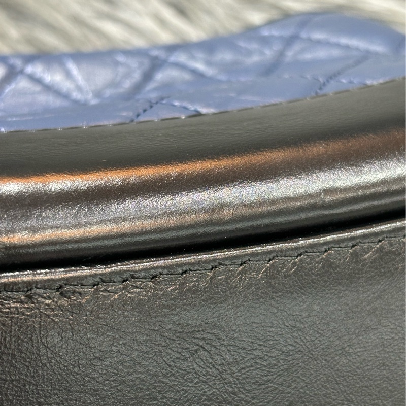 CHANEL A91810 gabrielle HOBO 20公分 缺貨款 黑色 藍色 雙色 撞色 流浪包 斜背包 肩背包 側背包-24