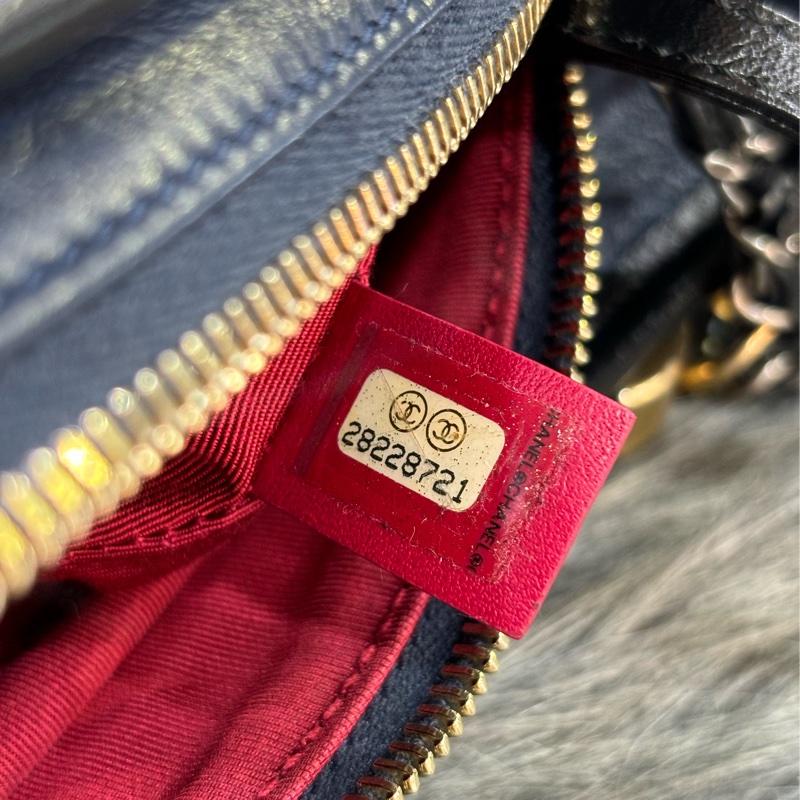 CHANEL A91810 gabrielle HOBO 20公分 缺貨款 黑色 藍色 雙色 撞色 流浪包 斜背包 肩背包 側背包-36
