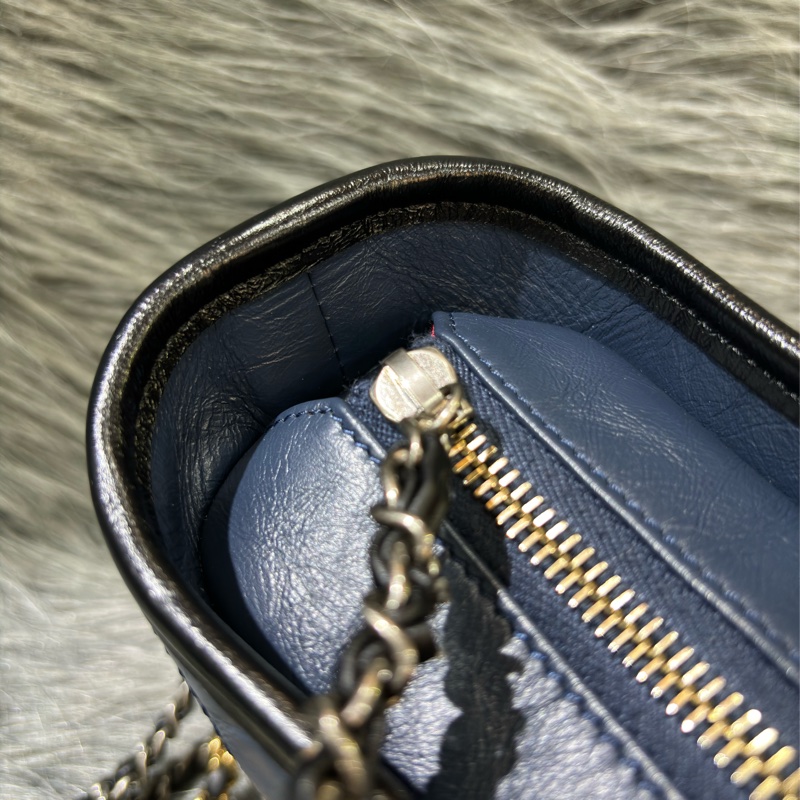 CHANEL A91810 gabrielle HOBO 20公分 缺貨款 黑色 藍色 雙色 撞色 流浪包 斜背包 肩背包 側背包-38