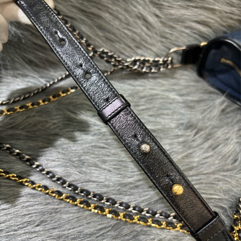 CHANEL A91810 gabrielle HOBO 20公分 缺貨款 黑色 藍色 雙色 撞色 流浪包 斜背包 肩背包 側背包-40