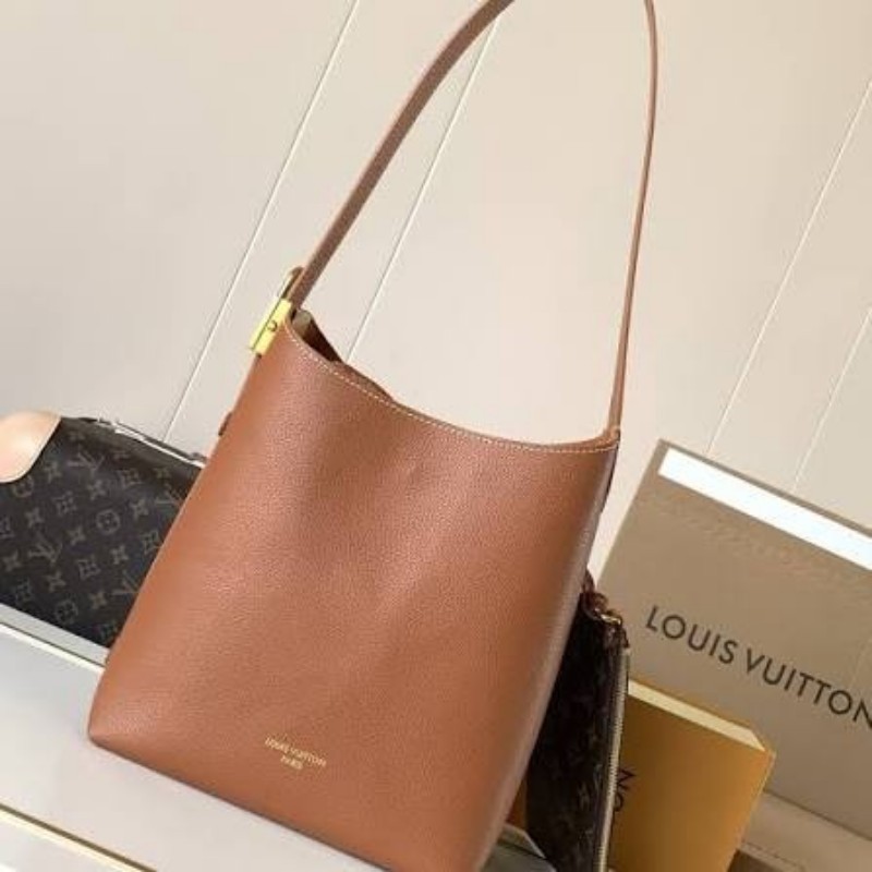 全新 LV Low Key Hobo PM 焦糖琥珀色手提肩背包 鎖頭包 M25354-0