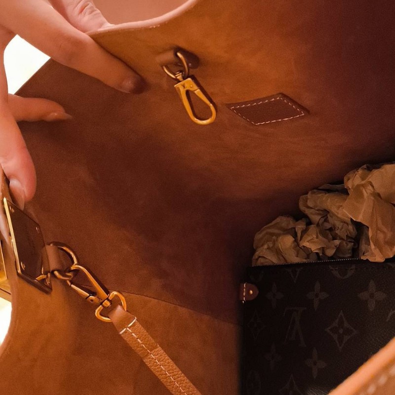 全新 LV Low Key Hobo PM 焦糖琥珀色手提肩背包 鎖頭包 M25354-2