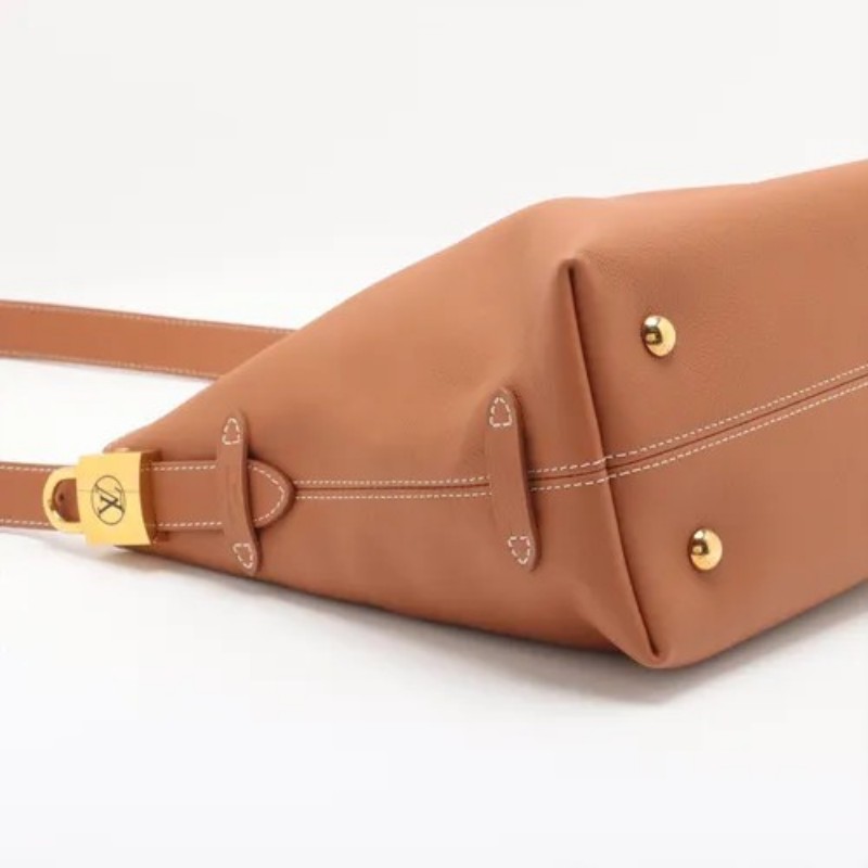 全新 LV Low Key Hobo PM 焦糖琥珀色手提肩背包 鎖頭包 M25354-8