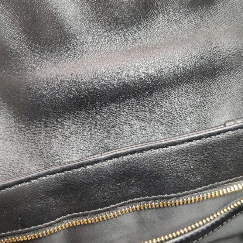 Miu Miu 羊皮 純色 絎縫 金屬扣環 斜挎包 單肩包-10