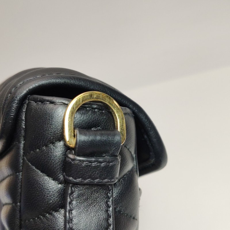 Miu Miu 羊皮 純色 絎縫 金屬扣環 斜挎包 單肩包-13