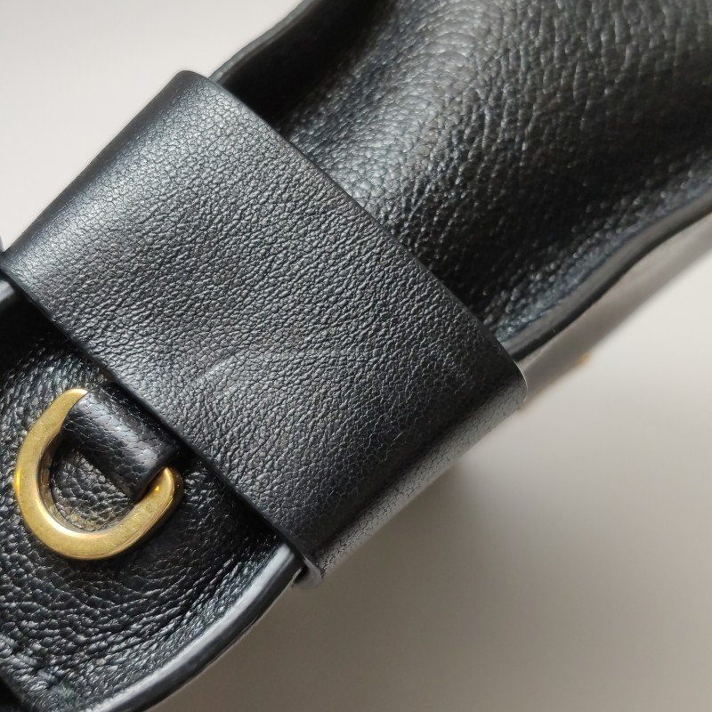 Miu Miu 羊皮 純色 旋扣 翻蓋 斜背包 單肩包-15