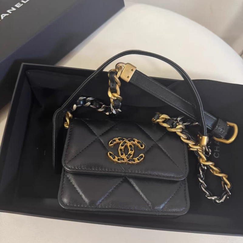 Chanel 迷你斜揹小羊皮手袋-0