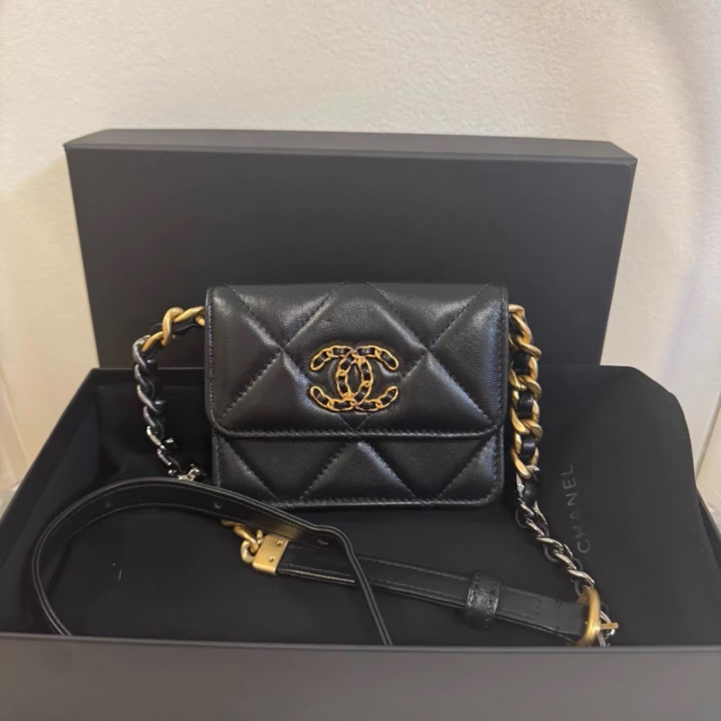 Chanel 迷你斜揹小羊皮手袋-1