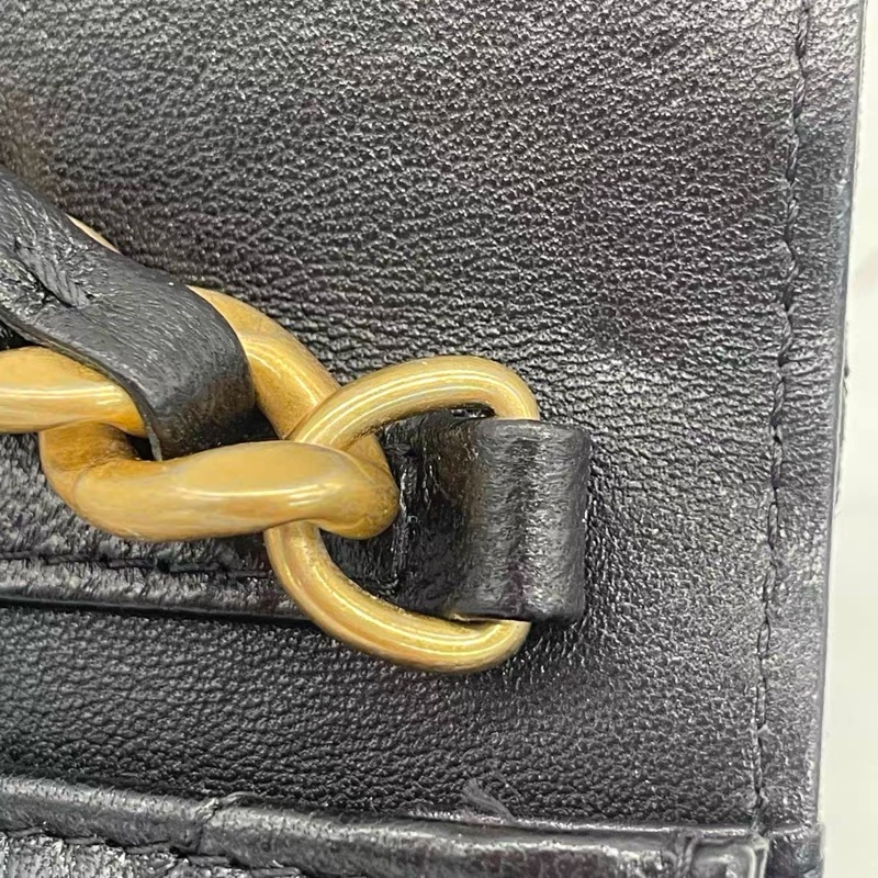 Chanel 迷你斜揹小羊皮手袋-10