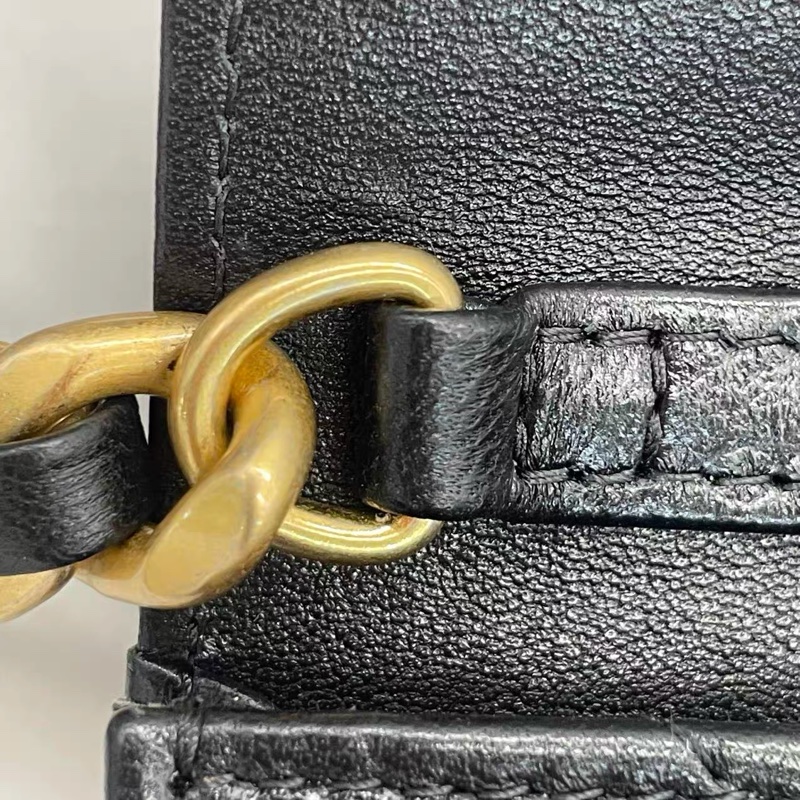 Chanel 迷你斜揹小羊皮手袋-11