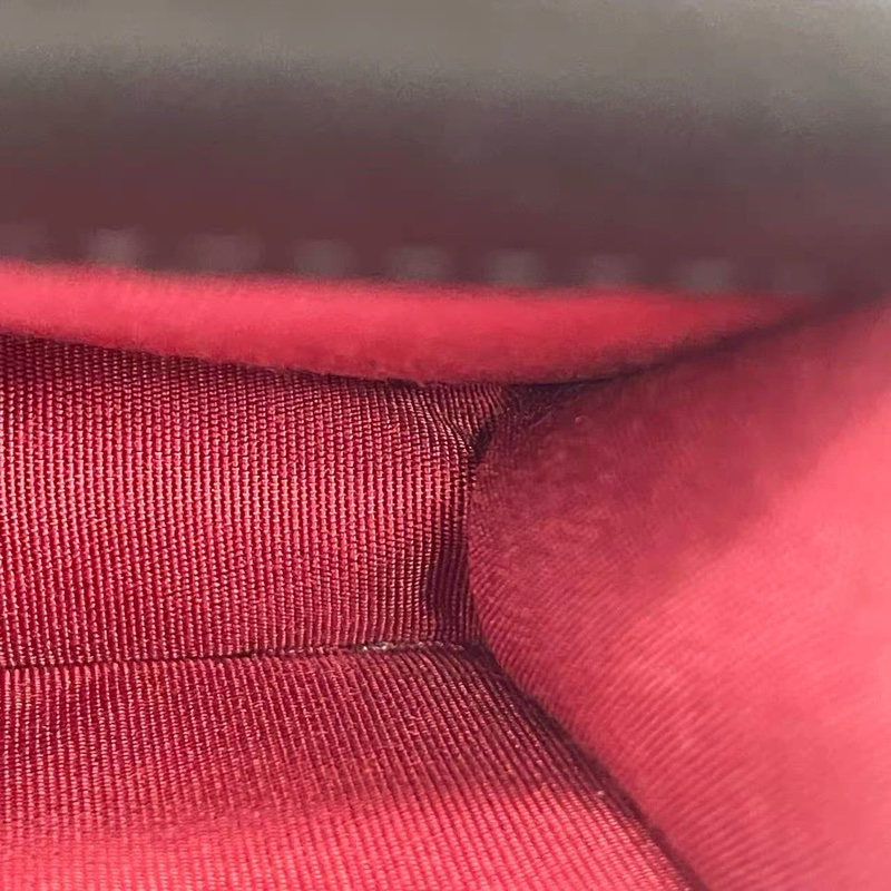 Chanel 迷你斜揹小羊皮手袋-14