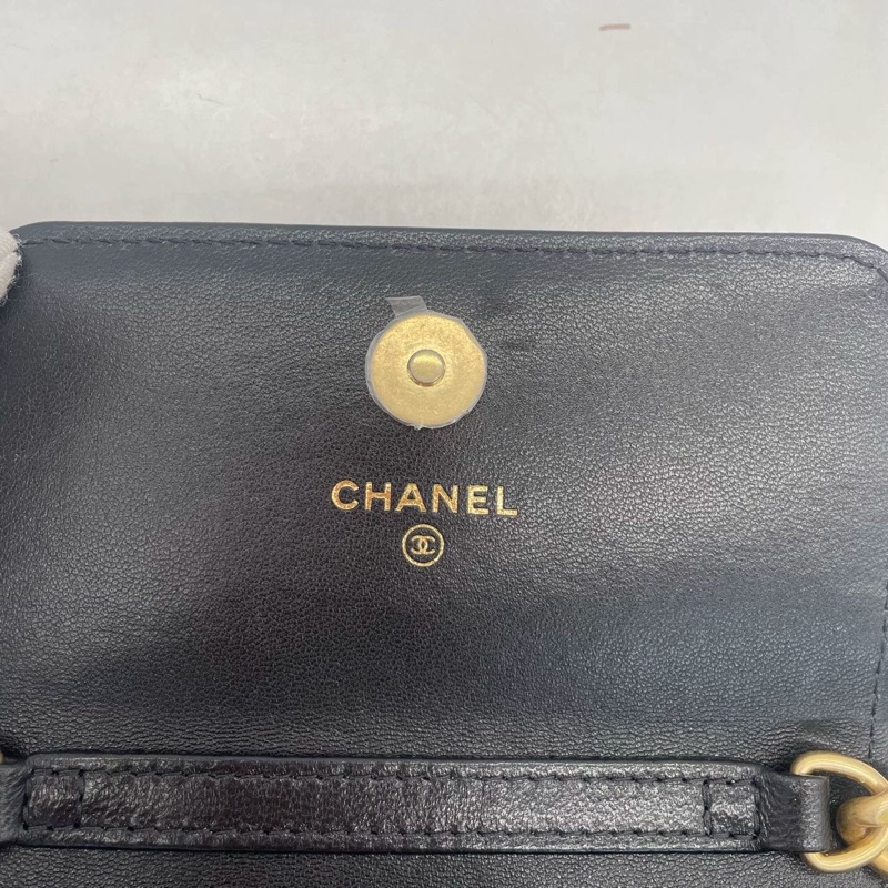 Chanel 迷你斜揹小羊皮手袋-17