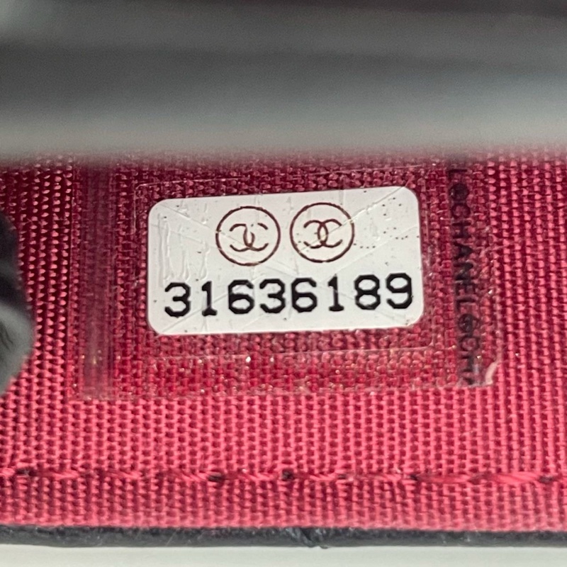 Chanel 迷你斜揹小羊皮手袋-24