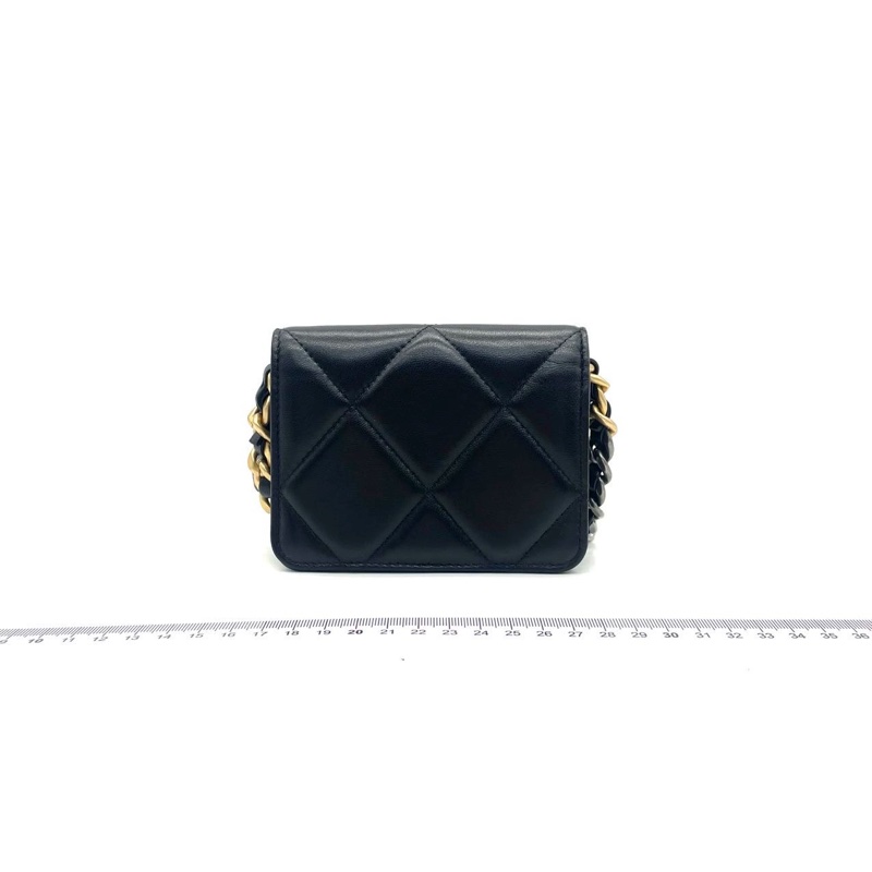Chanel 迷你斜揹小羊皮手袋-31