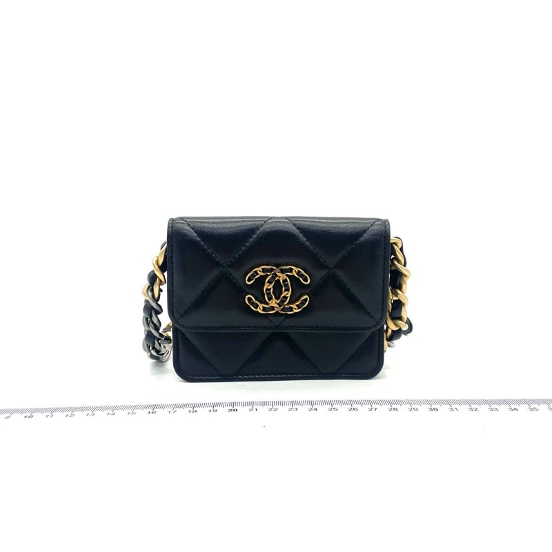 Chanel 迷你斜揹小羊皮手袋-33