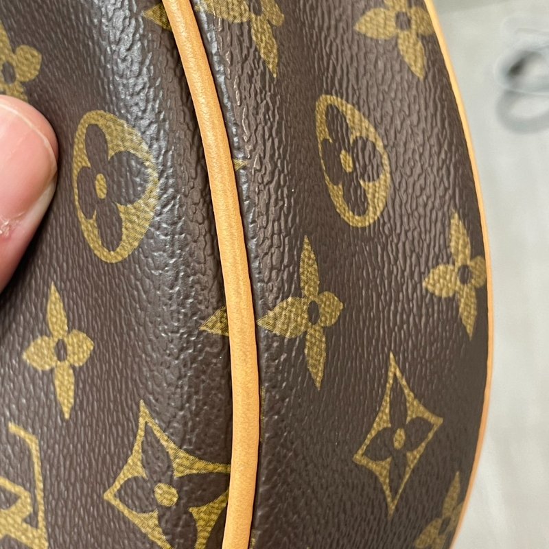 LV 肩背包/手提包/斜背包/側背包/彎月包 M81098 85成新-5