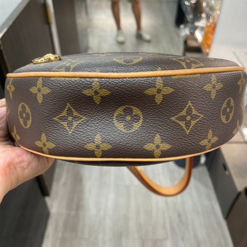 LV 肩背包/手提包/斜背包/側背包/彎月包 M81098 85成新-10
