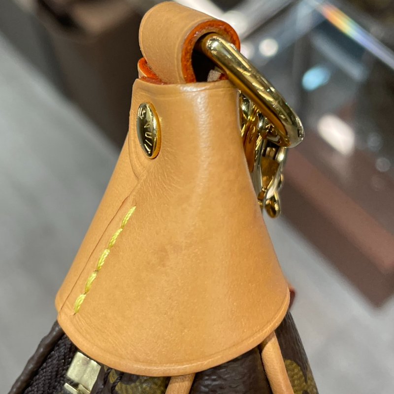 LV 肩背包/手提包/斜背包/側背包/彎月包 M81098 85成新-15