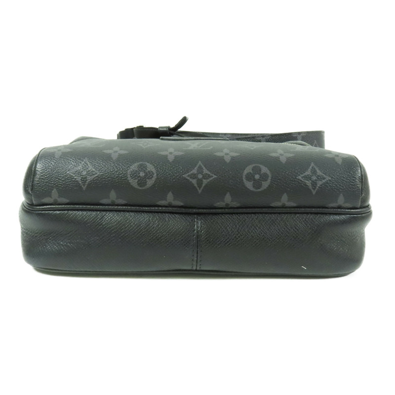LOUIS VUITTON Monogram Eclipse/Taiga Outdoor Messenger銀扣肩背袋-3
