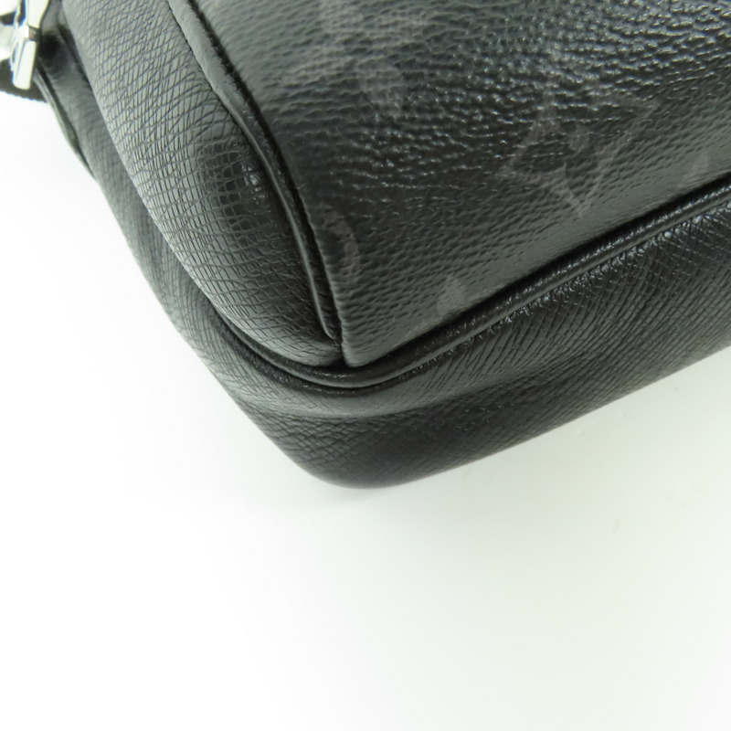 LOUIS VUITTON Monogram Eclipse/Taiga Outdoor Messenger銀扣肩背袋-4