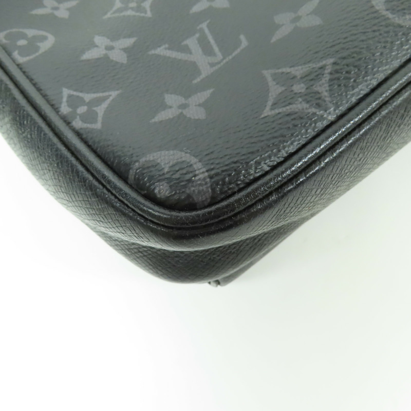 LOUIS VUITTON Monogram Eclipse/Taiga Outdoor Messenger銀扣肩背袋-6