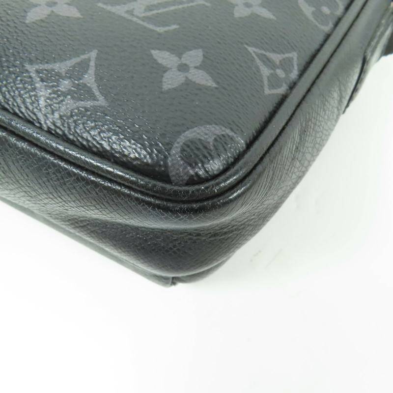 LOUIS VUITTON Monogram Eclipse/Taiga Outdoor Messenger銀扣肩背袋-7