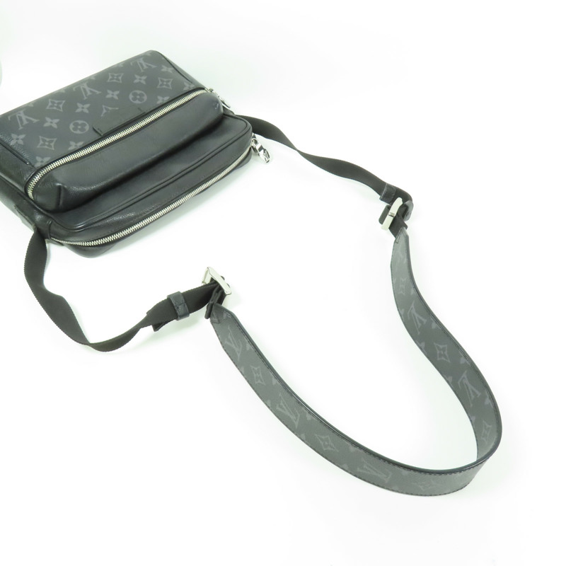LOUIS VUITTON Monogram Eclipse/Taiga Outdoor Messenger銀扣肩背袋-8