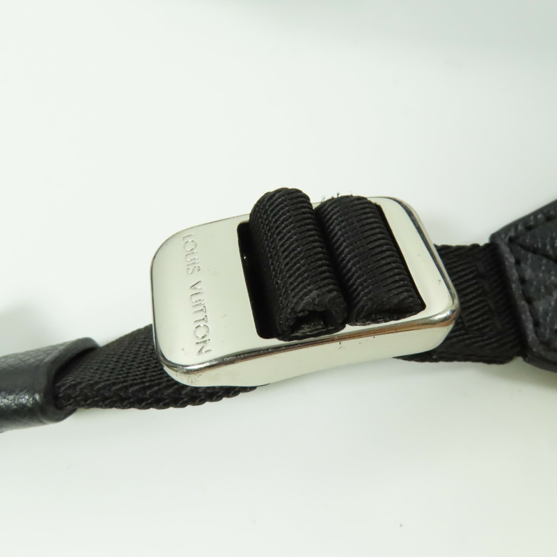 LOUIS VUITTON Monogram Eclipse/Taiga Outdoor Messenger銀扣肩背袋-9