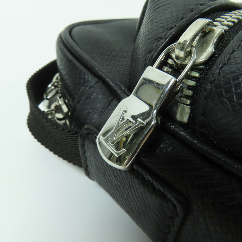 LOUIS VUITTON Monogram Eclipse/Taiga Outdoor Messenger銀扣肩背袋-10