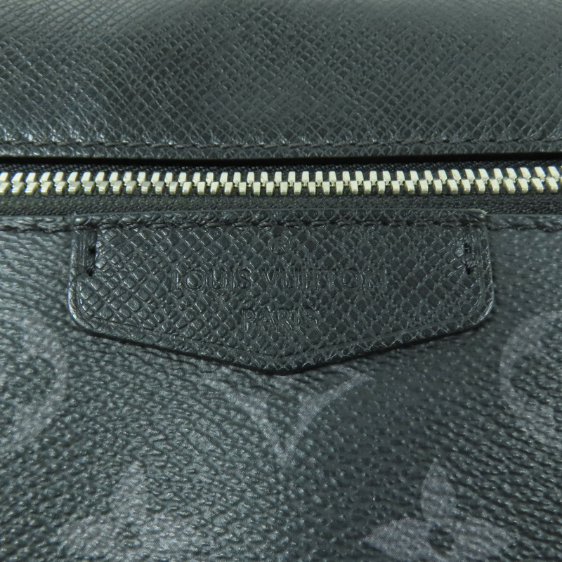 LOUIS VUITTON Monogram Eclipse/Taiga Outdoor Messenger銀扣肩背袋-11