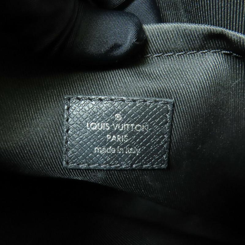 LOUIS VUITTON Monogram Eclipse/Taiga Outdoor Messenger銀扣肩背袋-13