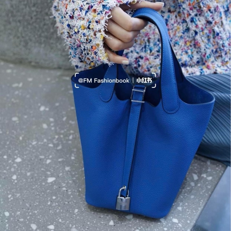 甜價售Hermès Picotin 18希臘藍 閒置近新皮革很挺(不含絲巾)-4