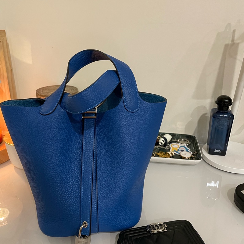 甜價售Hermès Picotin 18希臘藍 閒置近新皮革很挺（不含絲巾）-6