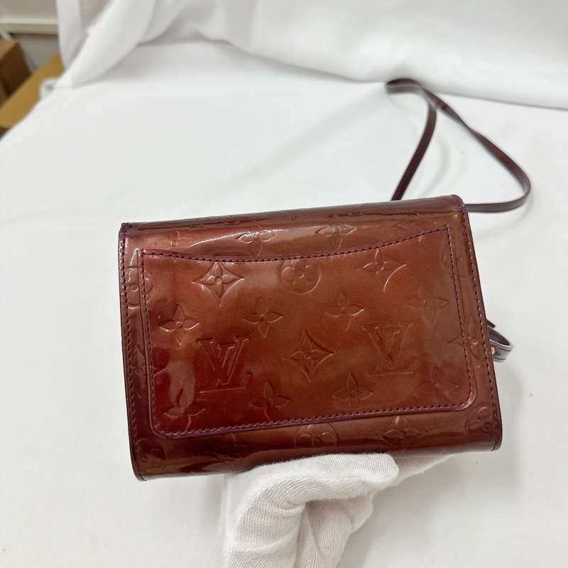 莉亞精品♡ LV 漆皮斜背包 二手美包-3