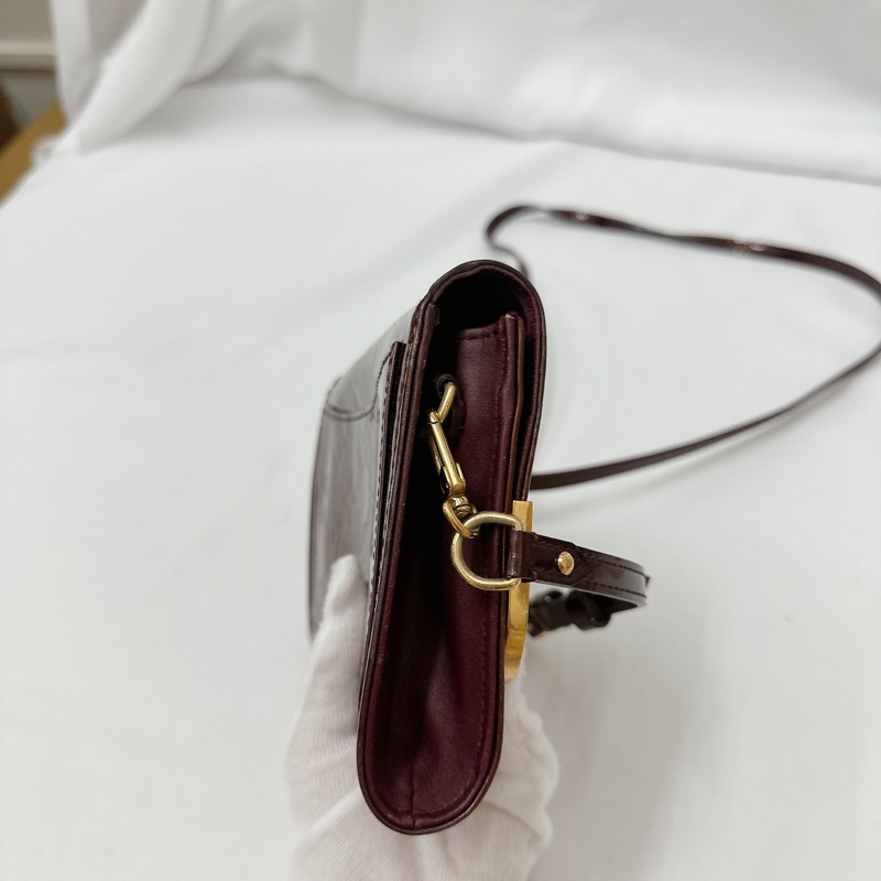 莉亞精品♡ LV 漆皮斜背包 二手美包-4