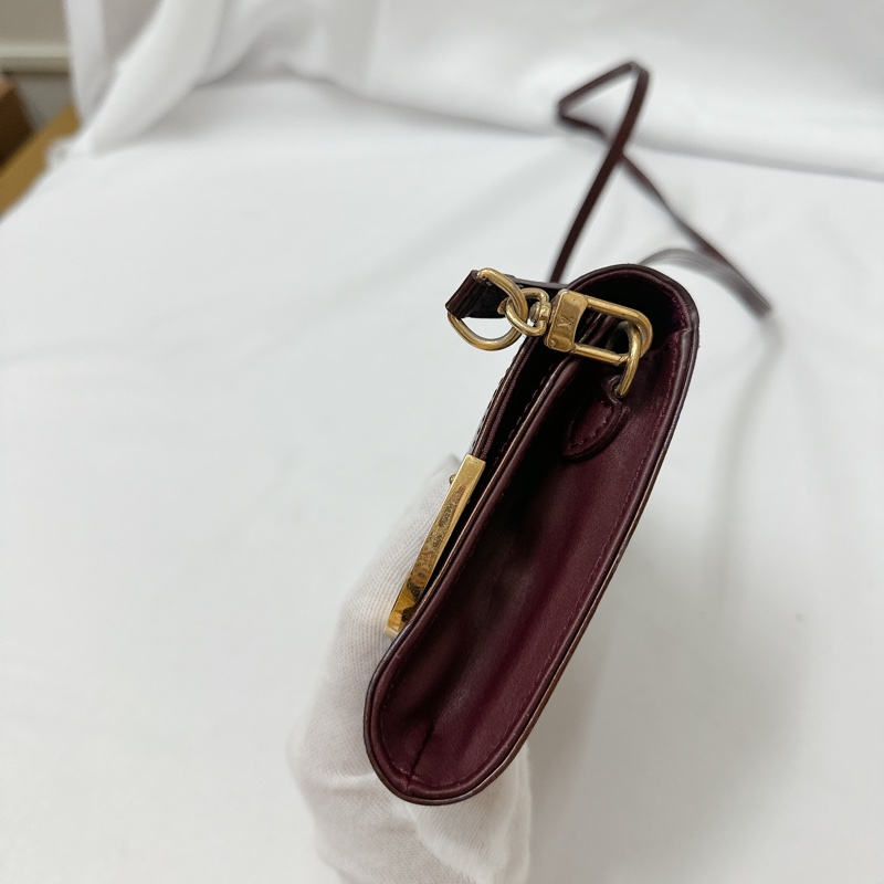 莉亞精品♡ LV 漆皮斜背包 二手美包-5