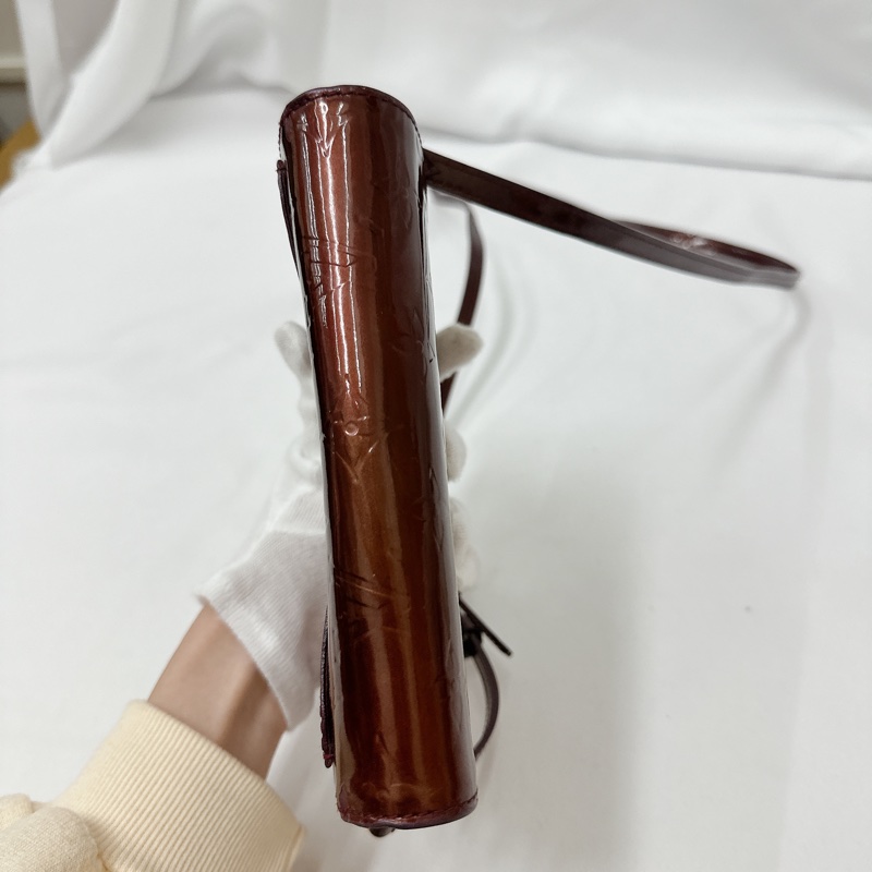 莉亞精品♡ LV 漆皮斜背包 二手美包-6