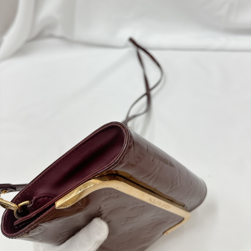 莉亞精品♡ LV 漆皮斜背包 二手美包-8