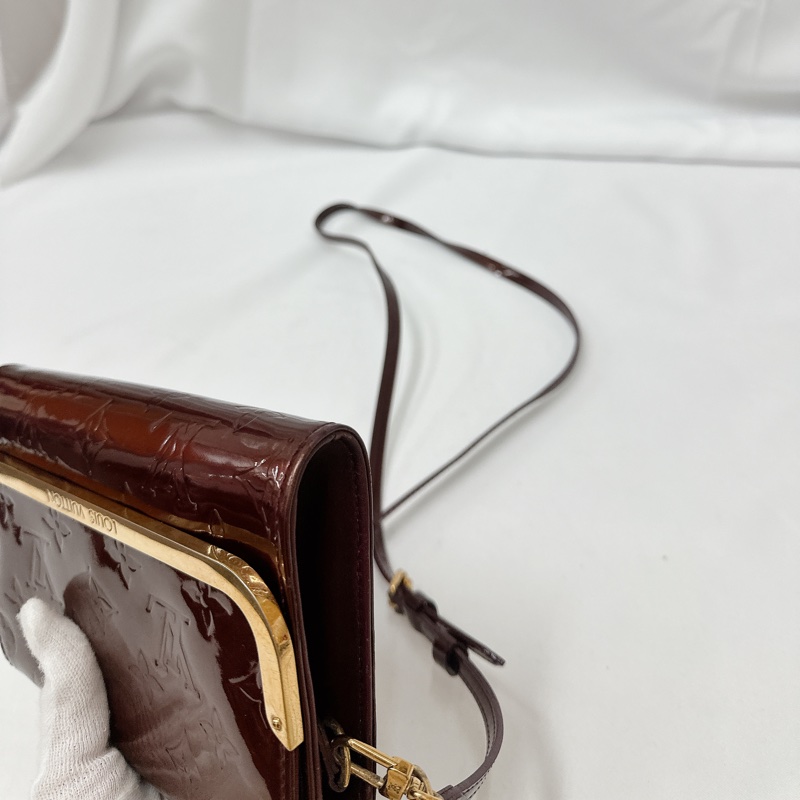 莉亞精品♡ LV 漆皮斜背包 二手美包-9