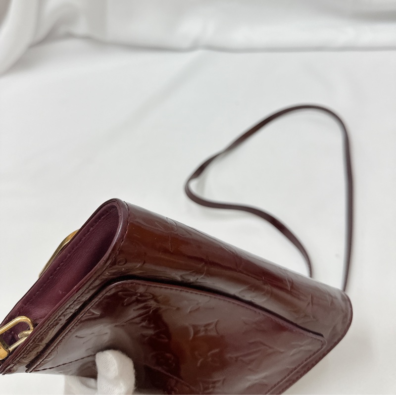 莉亞精品♡ LV 漆皮斜背包 二手美包-10