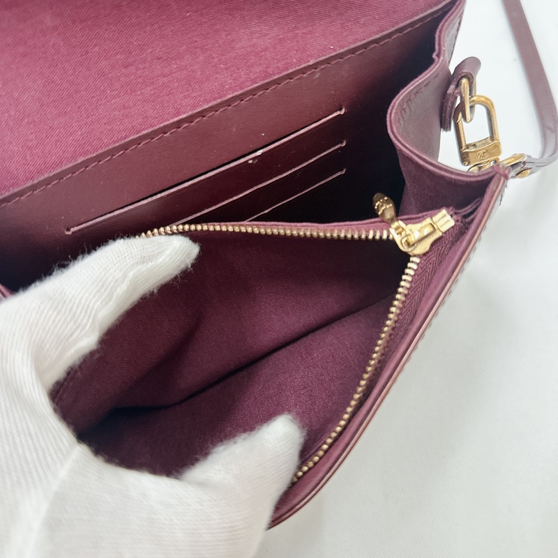 莉亞精品♡ LV 漆皮斜背包 二手美包-14